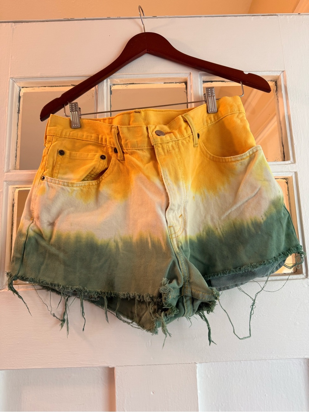 LEVI 34x32 Tie-Dye Yellow to Green Frayed Hem Women's Denim Shorts